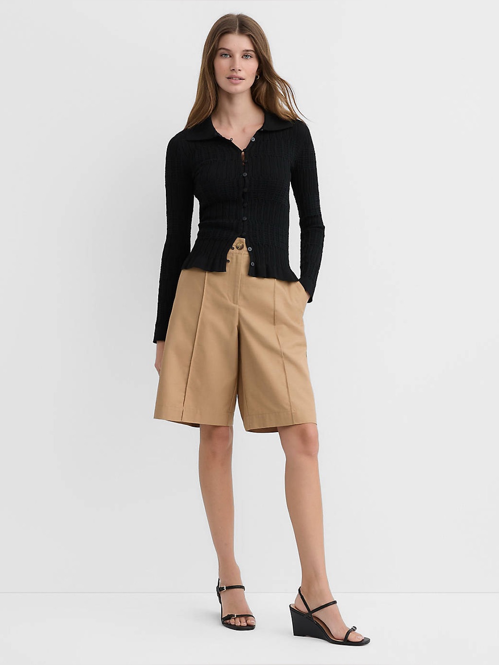 Loft - Women’s 11 Inch Inseam Two Pocket Bermuda Shorts- Size 8 - Khaki / Tan